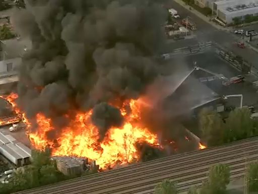 Chicago fire crews battle massive blaze at West Town pallet yard | LIVE