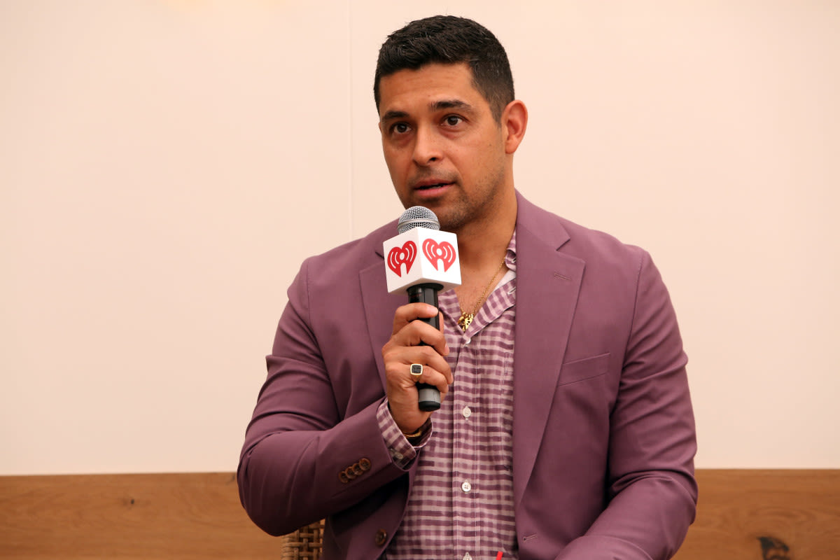 Wilmer Valderrama Recounts ‘Petrifying’ Airplane Incident with ‘That ‘70s Show’ Co-Stars