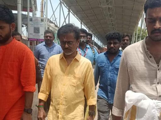 Controversy surrounds AR Murugadoss' visit to Tiruchendur Temple | Tamil Movie News - Times of India