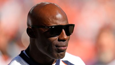 Terrell Davis, N.F.L. Hall of Famer, Says He Was Unjustly Detained on Flight