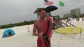 Hispano salva a nueve personas de morir ahogadas en una playa de Florida: así fue el heroico rescate