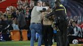 Un espontáneo semidesnudo interrumpió el Mallorca-Atlético