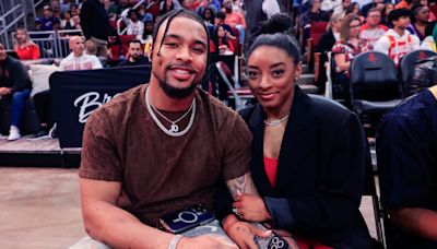 Simone Biles' husband Jonathan Owens arrived in Paris from NFL training camp with an amazing custom t-shirt