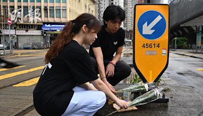 西環電車一死三傷意外 有市民獻花悼念 (17:55) - 20240815 - 港聞