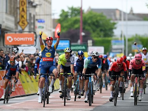 Critérium du Dauphiné - Mads Pedersen sprints to opening stage win ahead of Sam Bennett