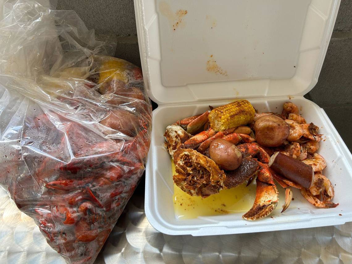 A Mississippi Coast seafood favorite has opened a new location. We gave it a try