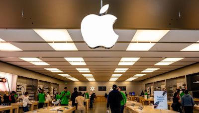 Apple agrees to first US labor deal