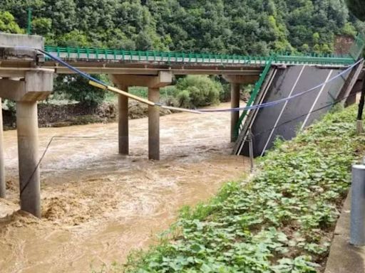 China: tempestade derruba ponte, deixa 11 mortes e 30 desparecidos