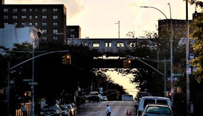 Bystander shot in head as NY police tackle armed subway fare-evader