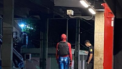 'Homem-Aranha' é agredido e empurra usuário nos trilhos do metrô