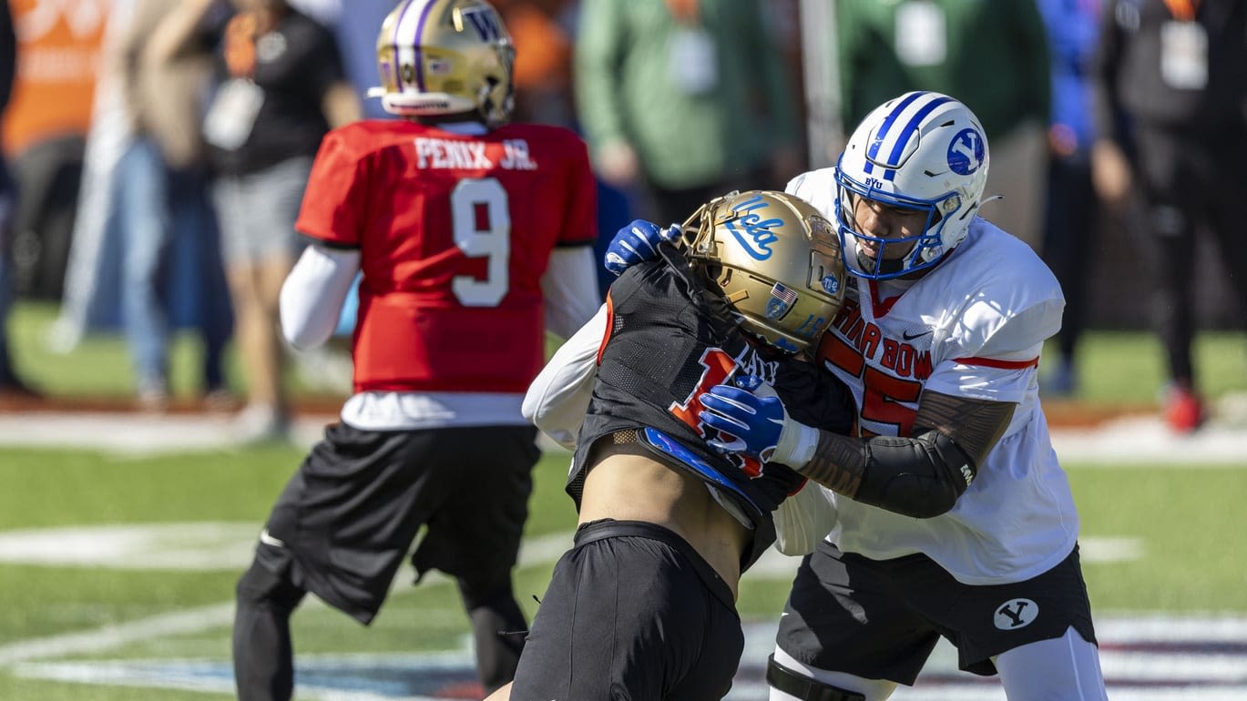 UCLA Football: Former Bruins Star Seen as Surprising Favorite to Win Crucial NFL Award