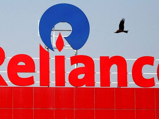 Reliance Industries stock reclaims ₹3,000 level after 15 sessions