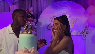 Moisés Caicedo y su novia Paola Salazar tendrán una niña: el futbolista lo celebra con un ‘zapateo’ que se viraliza