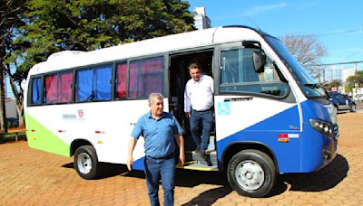 Prefeitura de Arapongas entrega micro-ônibus para a saúde | TNOnline