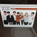 全新韓國進口【BTS 防彈少年團 2020- 2021 桌曆】桌上型月曆 直立式照片 雙面 行事曆