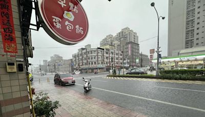 我家門前有小河！苗栗透早「暴雨釀淹水」 往竹南地下道已封閉