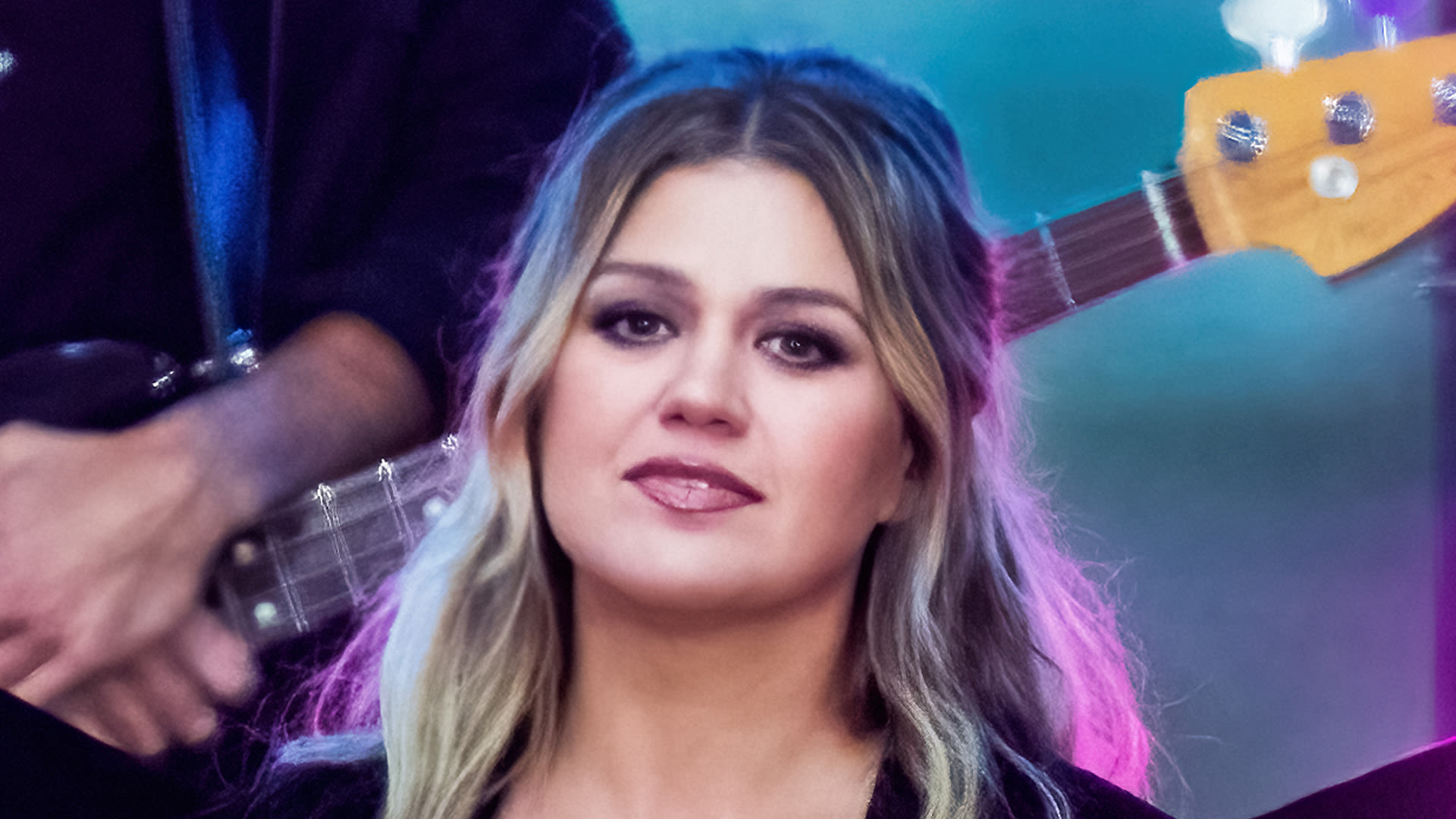 Kelly Clarkson's 'foot habit' reportedly causing tension behind scenes of show