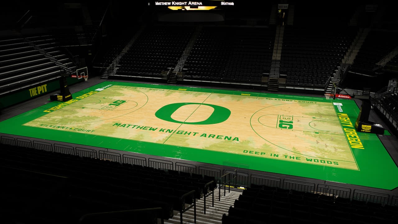 Oregon Ducks unveil new basketball court design at Matthew Knight Arena