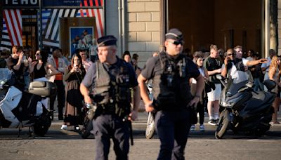 Apuñalan a un policía en París a días de los Juegos Olímpicos, afirma ministro del Interior francés