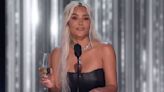 People Keep Talking About Netflix Cutting Kim Kardashian Getting Booed At Tom Brady Roast, But There Were A Lot Of...