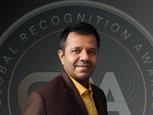 Kinil Doshi acknowledged with a 2024 Global Recognition Award for risk management and compliance work