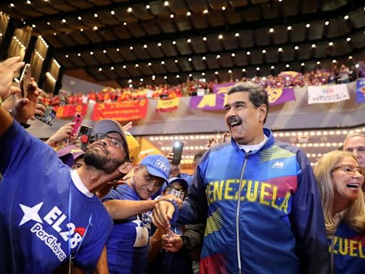 Campaña presidencial en Venezuela se caldea en su recta final: Maduro advierte de “baño de sangre” y Machado denuncia “atentado” - La Tercera