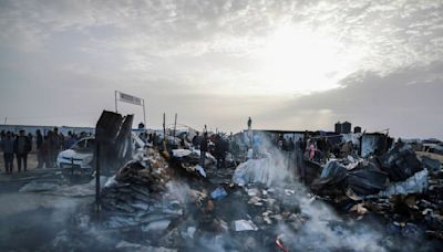 Israel culpa a Hamás tras atacar el campo de refugiados en Rafah: ‘Se incendiaron sus municiones’