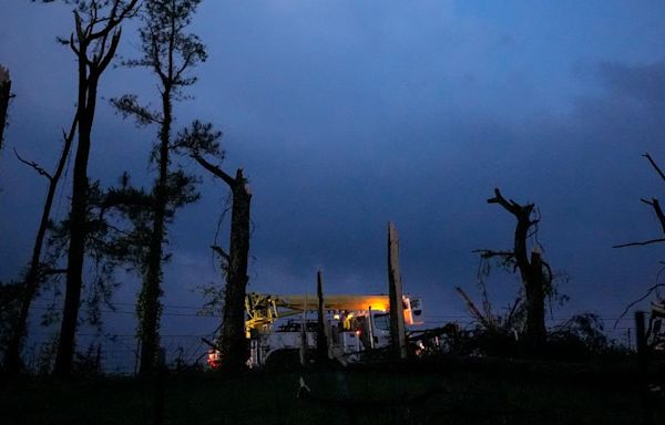 Tornadoes tear through southeastern US as storms leave 2 dead in Tennessee