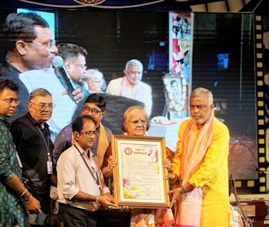 Heartfelt tributes and songs mark Uttam Kumar’s death anniversary event in Kolkata