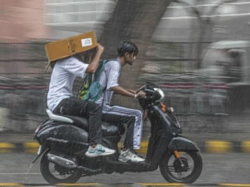 Delhi Weather Alert: IMD predicts intense rainfall in THESE areas during next 2 hours. Check details | Today News