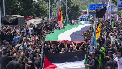 Kashmir: Muharram procession in Srinagar becomes a show of solidarity with Palestinians