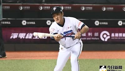 中職明星賽平野惠一「跨欄」又短打逗樂球迷