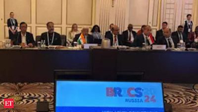 Commerce Secretary meets Russian, UAE ministers on trade issues - The Economic Times