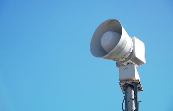 Why didn't Louisville's tornado sirens sound during severe weather on Fourth of July?