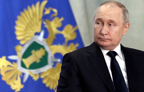 Putin warns that Russia could provide long-range weapons to others to strike Western targets