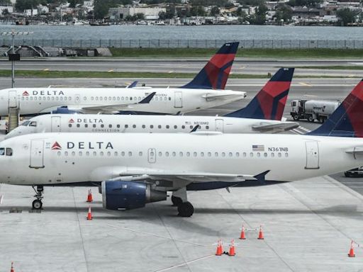 Delta flight diverted to JFK after passengers were served spoiled food