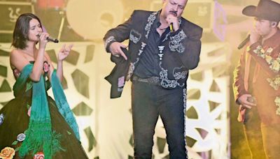 Pepe Aguilar revela si le gustaría que Ángela o Leonardo lo convirtieran en abuelo