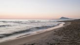 El increíble pueblo costero que combina historia, cultura y mar: tiene impresionantes playas de arena fina y agua cristalina