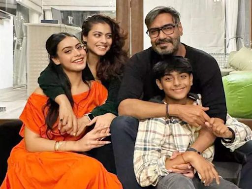 Father's Day 2024: An unseen video of 'Baby' Nysa Devgan saying 'papa I love you' to Ajay Devgn is simply adorable | Hindi Movie News - Times of India