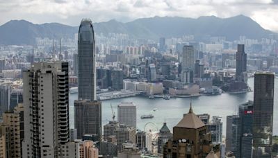 Chinese Move Billions Into Hong Kong Banks Seeking Higher Yields