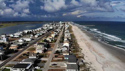 Shark bites 14-year-old boy on leg at North Carolina beach: Police