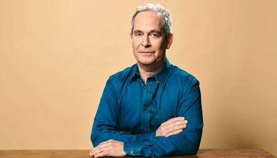 ‘Feud’ Star Tom Hollander Says Playing Truman Capote Was Like Learning to Surf