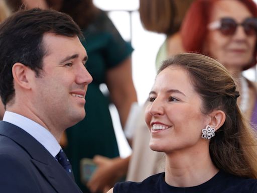 Victoria López-Quesada, protagonista de la boda del verano, muy emocionada en la jura de bandera de su hermano ante los Reyes