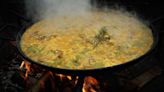 Un prestigioso chef opina que la paella es "el plato español por antonomasia" y no sabe cocinarlo "ni el tato"