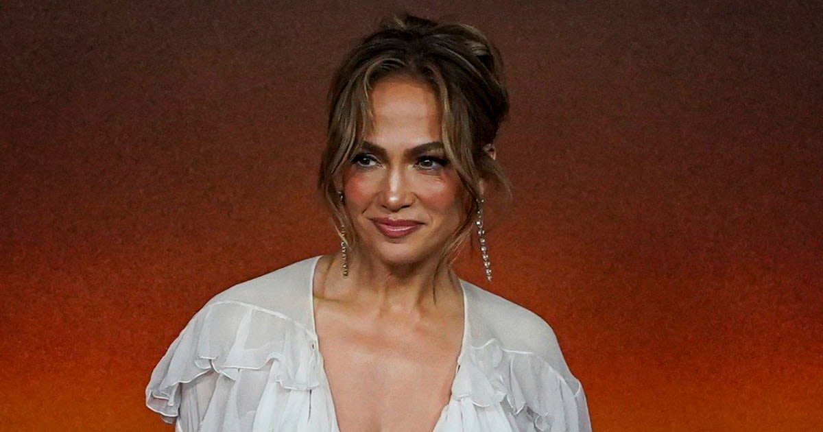 Jennifer Lopez cancels summer tour to spend time with family and friends