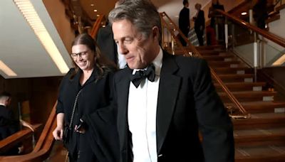 Tengas pleitos y los pagues: la ley británica que ha obligado a Hugh Grant y a varias estrellas a pactar con los tabloides