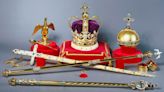 Coronas, espadas, anillos... todos los objetos y símbolos que se usarán en la coronación de Carlos III y Camilla