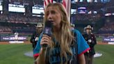 Ingrid Andress, chanteuse de country, massacre l’hymne américain avant un match de baseball au Texas