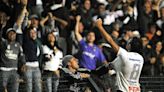 Torcedor de foto histórica faz revelação sobre gol de Paulinho em Corinthians x Vasco
