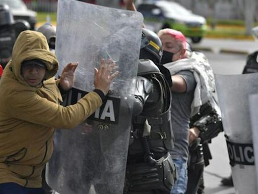 Taxistas terminaron agarrados con policías en la autopista Norte de Bogotá; hubo capturas